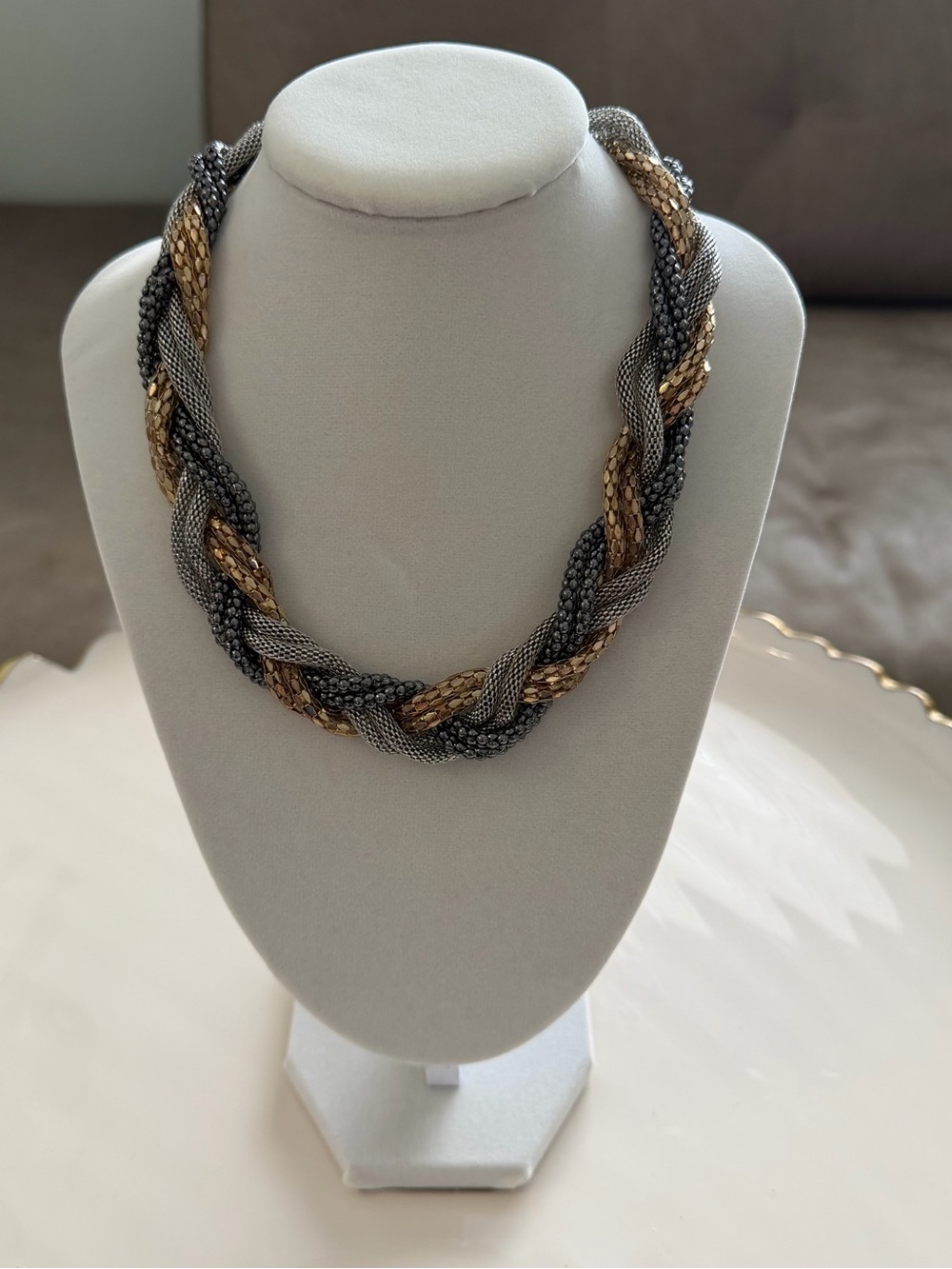 VTG Tri-Metal Multi Strand Braided Mesh Necklace EUC